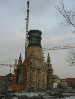 完成間近の2004年1月のフラウエン教会